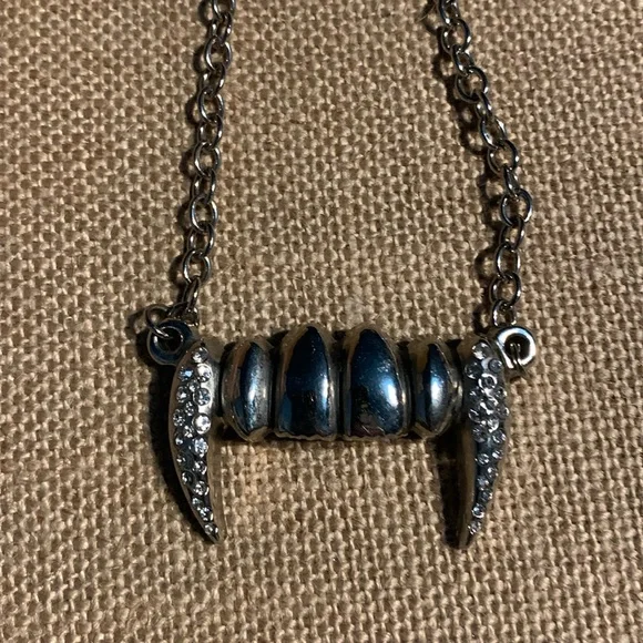 Rock rebel fang necklaces - Picture 2 of 5